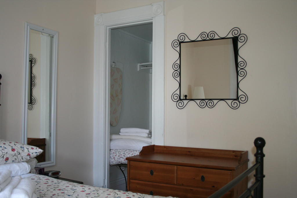 Gite University Bed And Breakfast Монреаль Экстерьер фото