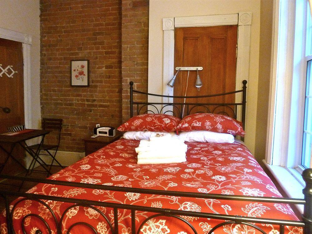 Gite University Bed And Breakfast Монреаль Экстерьер фото